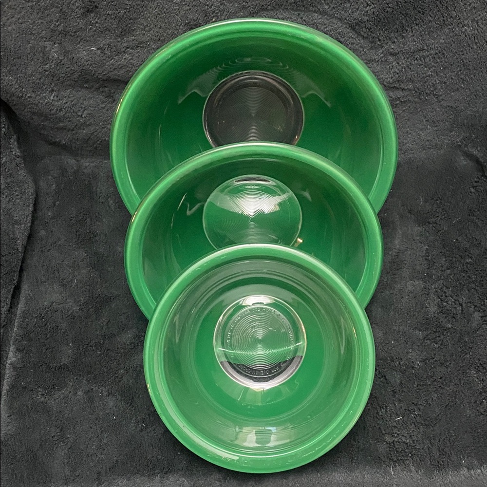 Vintage Pyrex Set of 3 Nesting Mixing Bowls 322 323 325 Green
Clear Bottom - Picture 11 of 16